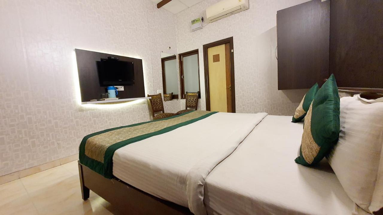 Hotel Hk Continental Amritsar Eksteriør bilde