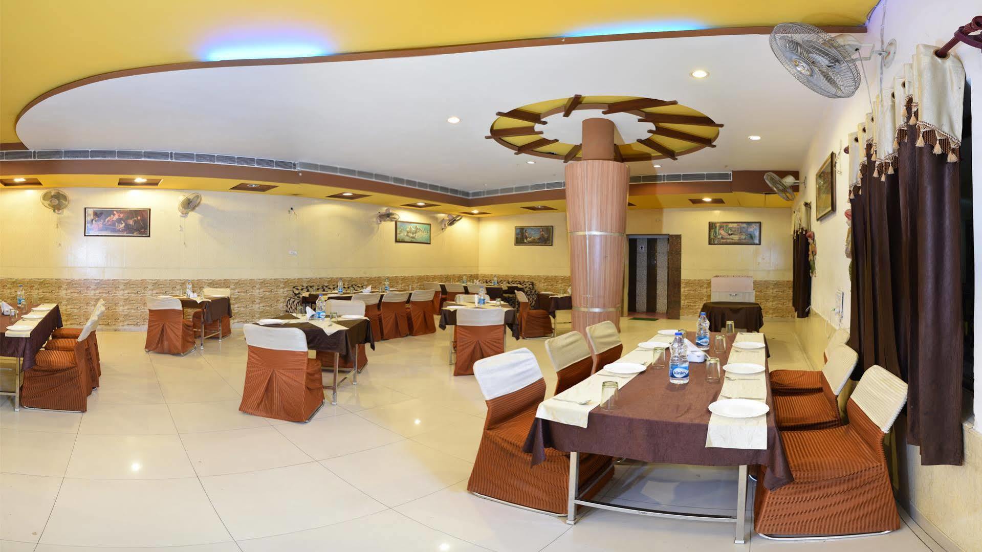 Hotel Hk Continental Amritsar Eksteriør bilde