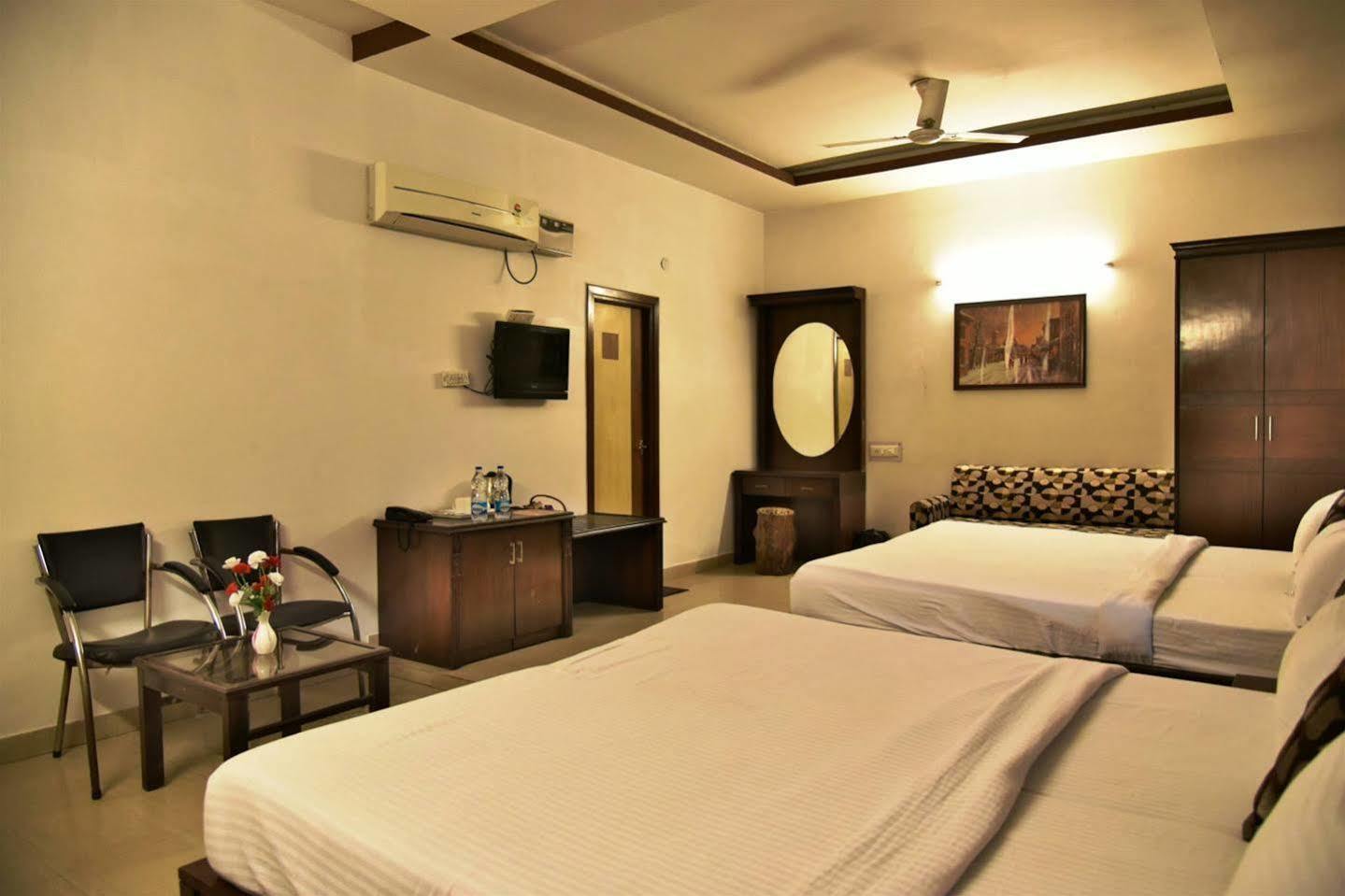Hotel Hk Continental Amritsar Eksteriør bilde