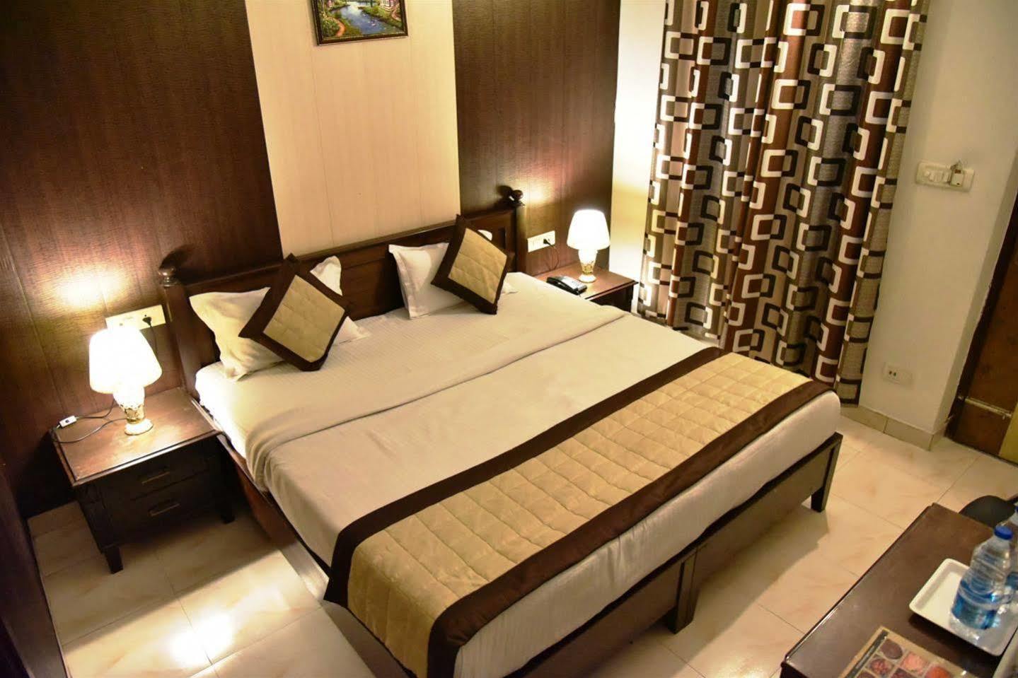 Hotel Hk Continental Amritsar Eksteriør bilde