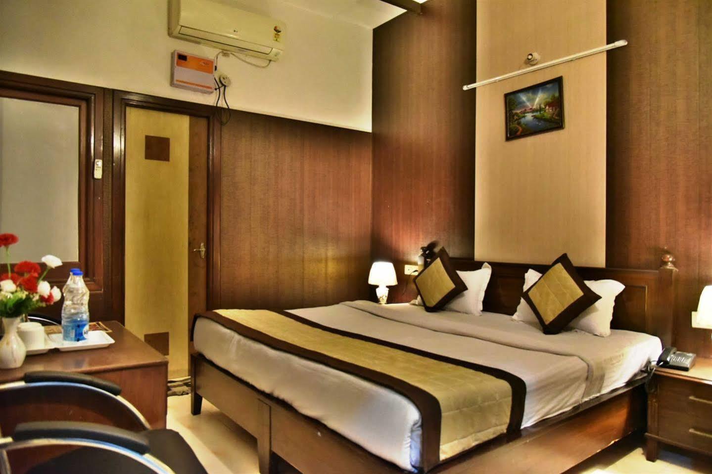 Hotel Hk Continental Amritsar Eksteriør bilde