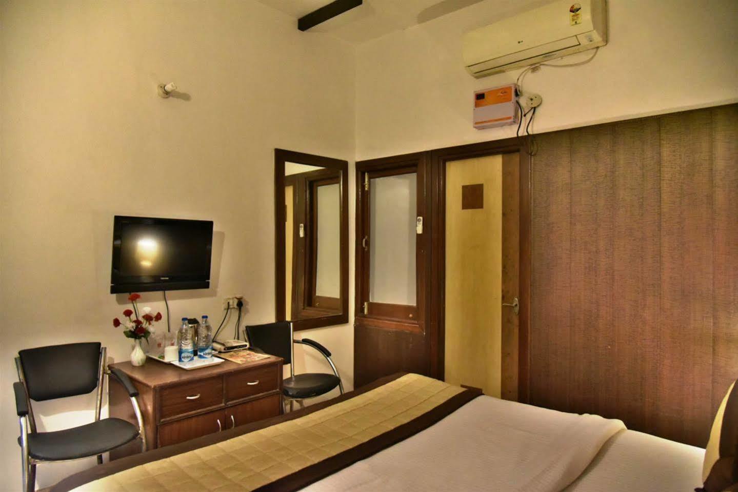Hotel Hk Continental Amritsar Eksteriør bilde